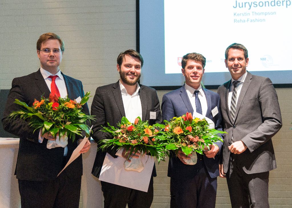 Wirtschaftsminister Olaf Lies (r.) mit den Prozubi-Gründern Clemens Schröder, Felix Fischer und Arno Baltruschat (v.l.n.r.)